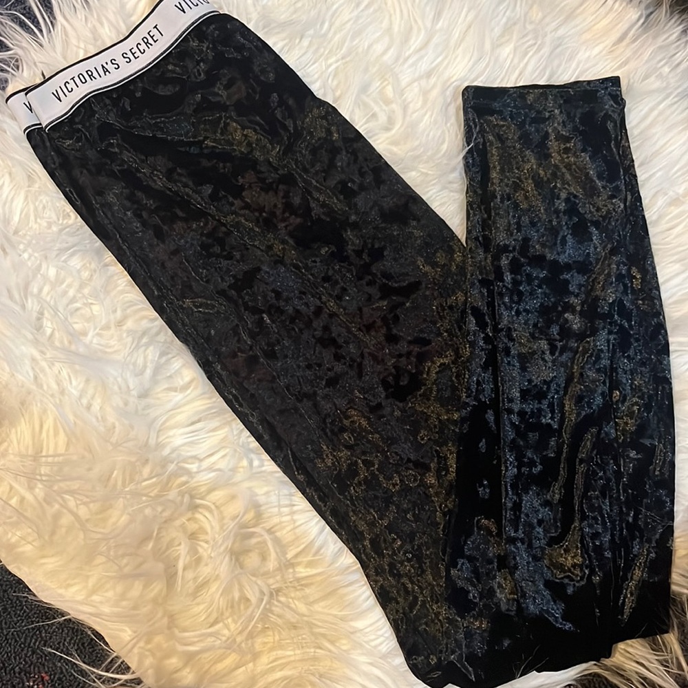 *NEVER WORN* Victoria Secret Suede Legging with band logo S